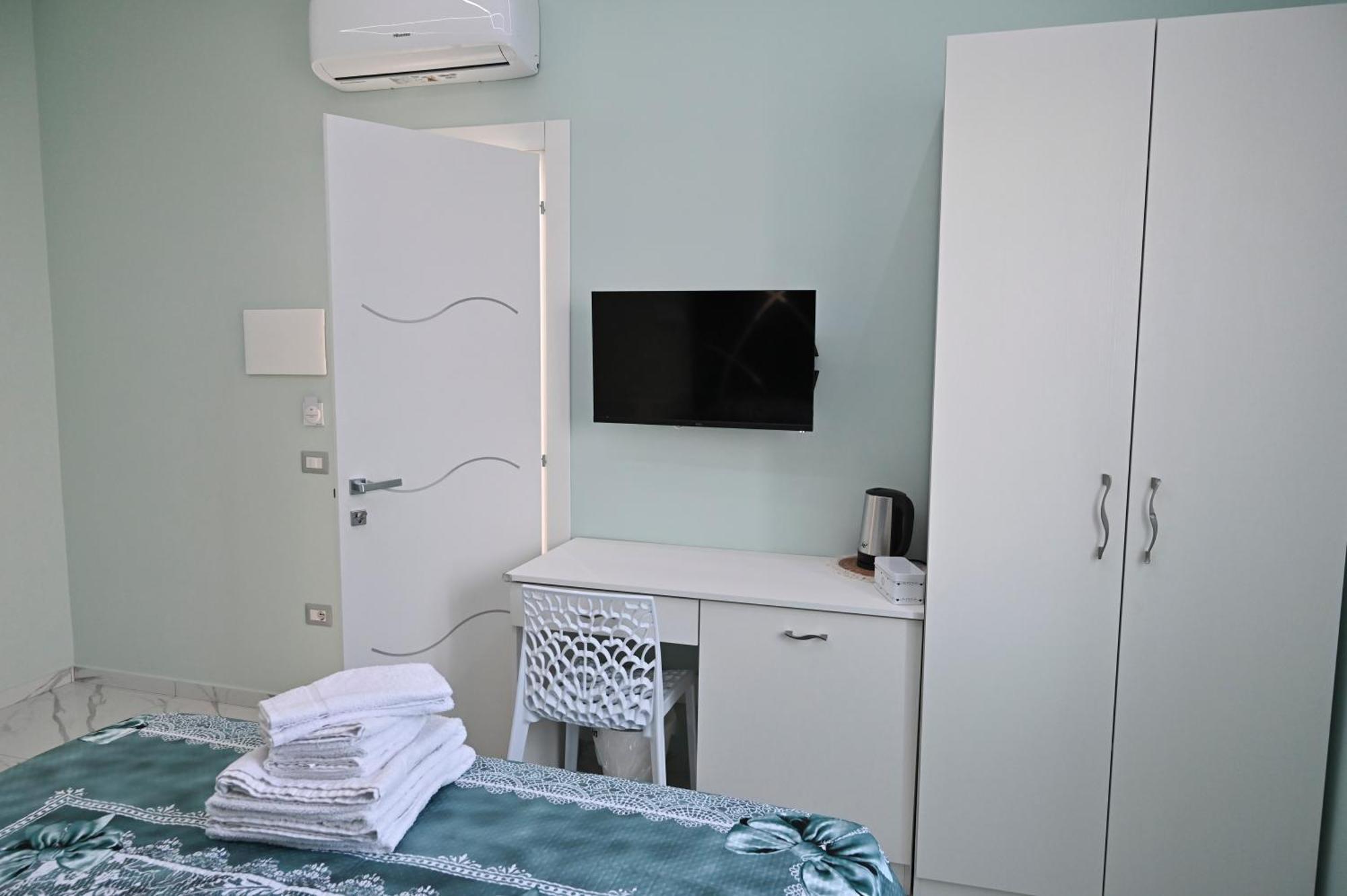 Bebsantaniellohouse1 Bed and Breakfast Napels Buitenkant foto