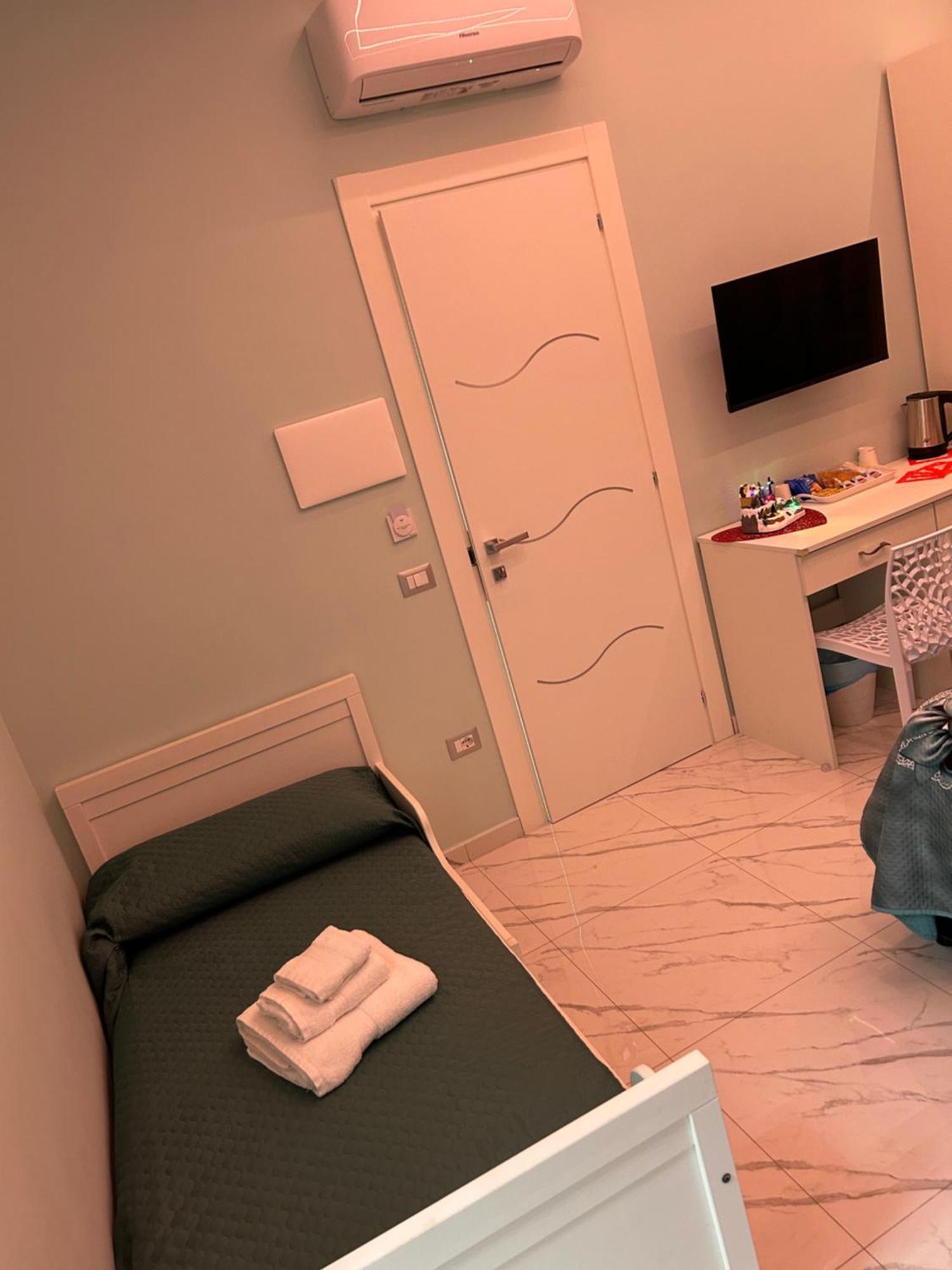 Bebsantaniellohouse1 Bed and Breakfast Napels Buitenkant foto